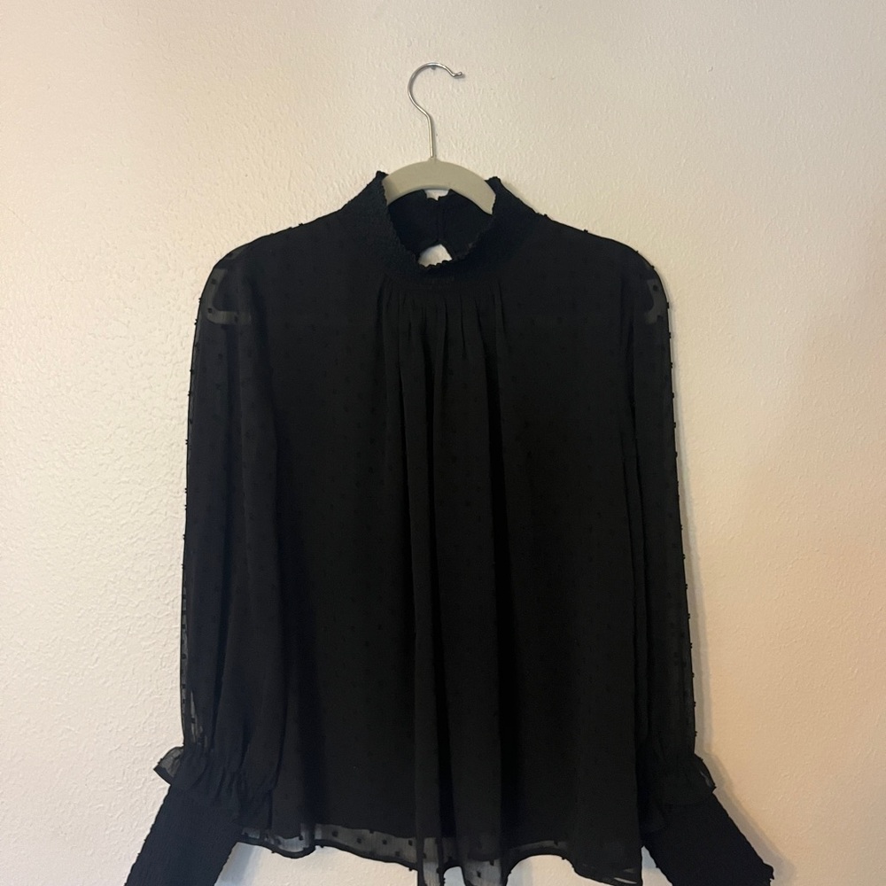 Romeo & Juliet Couture Black Pleated Long Sleeve Blouse
